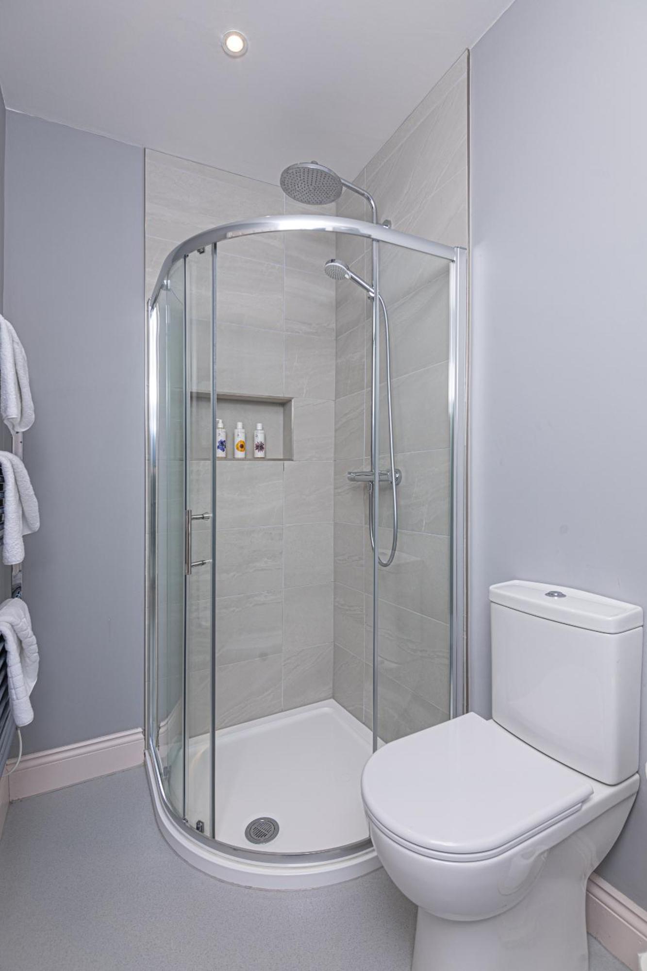 Twin Room with Shower
